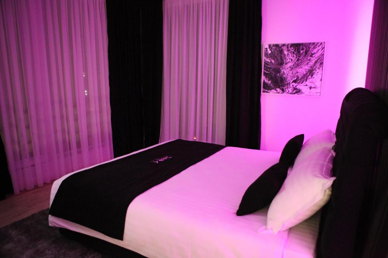 Dark Boutique Hotel Shkoze Eksteriør bilde