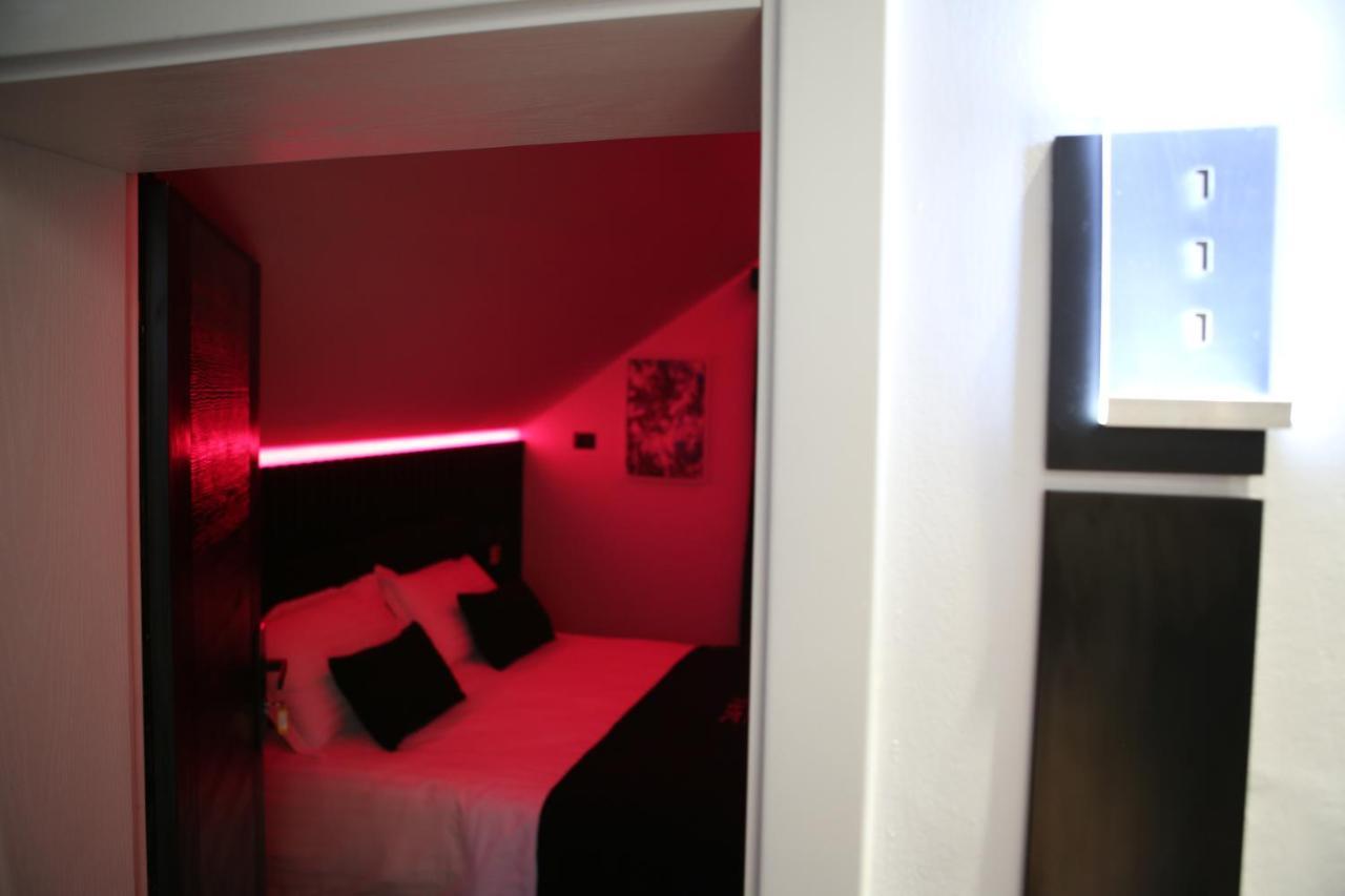 Dark Boutique Hotel Shkoze Eksteriør bilde